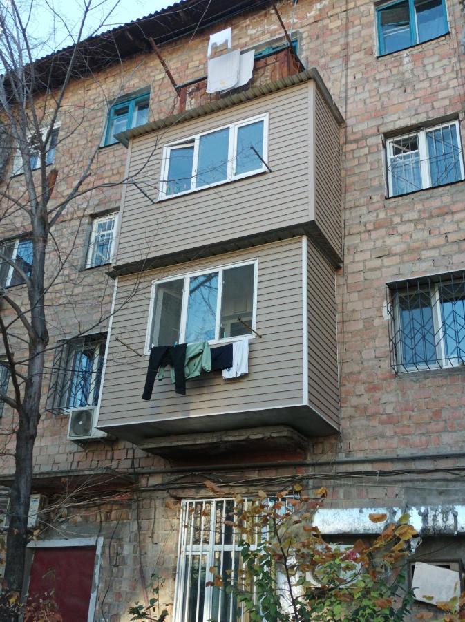 Аппартаментов В Золотом Квадрате 比什凯克 客房 照片